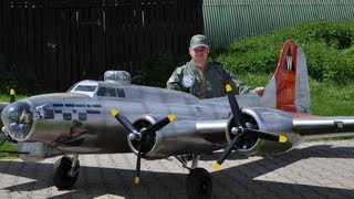 19 ft B17 Flying Fortress  Aluminum Overcast [upl. by Aratas]