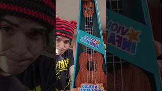 Ukulele de brinquedo vs Ukulele profissional 👀 shorts [upl. by Newmann]