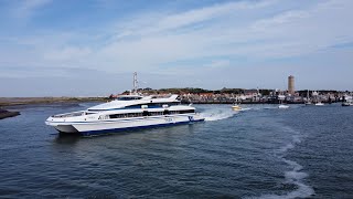 Snelboot Tiger en vrachtschip Noord Nederland vertrekken van Terschelling  Omroep Lennard [upl. by Justinian920]