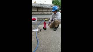 訓練用水消火器を使った消火器使用方法 fire extinguisher～小林消防設備 福岡県豊前市 全類消防設備士 第二種電気工事士 経営学修士～ [upl. by Emerick290]