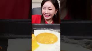 Mukbang ASMR Fried ostrich EGG amp poaching ostrich EGG Recipe Korean spicy Buldak Ramen shorts [upl. by Gomar529]