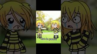 PovLas abejas se comunican bailando Las abejas xd shorts abejasmemes gachalife [upl. by Yart]