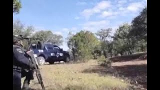 Video “Ahí quedó el 20” exclama un policía federal durante un enfrentamiento a balazos cont [upl. by Lin390]