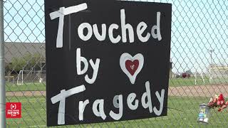 RAW Signs of support cover the fence of Rigby Middle School the morning after school shooting [upl. by Remo]