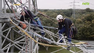 Arbeiten in der Höhe Das Team Betrieb Hochspannungsfreileitung [upl. by Digdirb648]