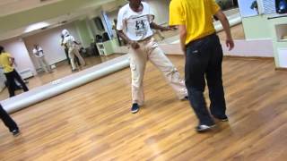 A saída de tesoura O tradicional Capoeira Angola [upl. by Amocat62]