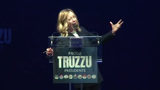 MELONI LA COMICA FARNETICA AL COMIZIO DI TRUZZU IN SARDEGNA CONVINTA DI VINCERE  SALVINI BONUS LIVE [upl. by Alludba802]