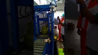 Leak Test hydro tes kebocoran tabung LPG di retester LPG 3 KG [upl. by Innoc]