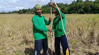 Water dowsing L rods o pag detect ng bukal sa ilalim ng lupa at pag drilling pang deep well [upl. by Zeuqcaj]