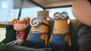 Les Minions  La famille maléfique [upl. by Aniretake]