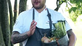 Bærekraftig festmeny  Hovedrett Lofottorsk med perlespelt risotto og blomkål [upl. by Acinorav877]