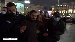 Milano la polizia ferma i manifestanti No Green Pass [upl. by Tema]