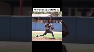 Así se ve un lanzamiento de béisbol en cámara lenta 🤯  CienciaLab [upl. by Aoniak]