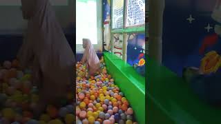 Fey main lempar bola familyvlog mainlemparbola [upl. by Saltsman]