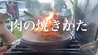 ダッチオーブンの蓋で美味しくステーキ肉を焼く [upl. by Ilsel]