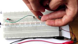 Montaje paso a paso de un Amplificador con Operacional en una Protoboard [upl. by Surtimed]