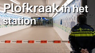 Politie onderzoekt plofkraak bij treinstation in Amsterdam [upl. by Epilihp]