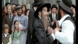 Rabbi Jacob danse  Louis De Funes [upl. by Enyallij746]