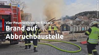 Vier Feuerwehren bei Brand auf einer Abbruchbaustelle in Kematen am Innbach im Einsatz [upl. by Leahcam86]