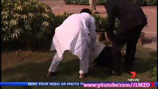 Julia Gillard trips and face plants in India [upl. by Ploss]