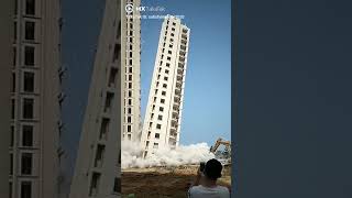 DESTROYING A BUILDING BUILDING FALLING [upl. by Eekcaj]