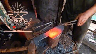 كيفية صنع سكين تقطيع اللحم  How to make a meat slicing knife [upl. by Gnay755]