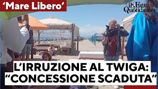 Fanno irruzione al Twiga e montano gli ombrelloni “Concessione scaduta la spiaggia è libera” [upl. by Lenore]