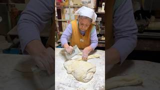 85歳のチヅばあちゃんが朝4時から1人で頑張るパン屋さん🍞 japanesefood [upl. by Benedetta]