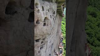 甘肅天水麥積山石窟，建造在峭壁上的參觀走道。Maijishan Grottoes in Tianshui Gansu Province tourist walkway built on cliff [upl. by Melesa155]