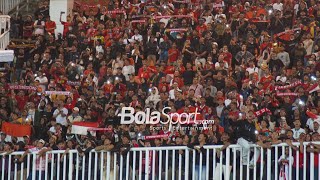 Merinding Suporter Indonesia Menyanyikan Lagu quotTanah Airkuquot Bergema Stadion Pakansari [upl. by Ahsetan715]