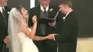 Novia con ataque de risa en plena Boda [upl. by Birchard154]