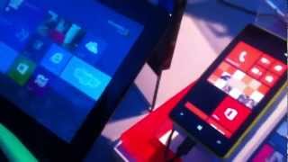 Dimostrazione di trasferimento file tramite NFC tra Windows Phone 8 e Tablet PC Windows 8 [upl. by Jason306]