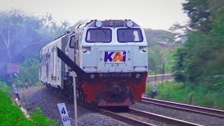 Kereta Api Nikung Di Argomulyo Sedayu Bantul [upl. by Marven]