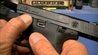 Smith and Wesson MampP Shield in 40 SampW Initial Look [upl. by Darryl]