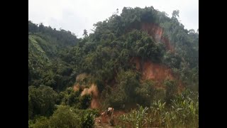 EBOULEMENT DE TERRE A LA FALAISE DE DSCHANG MENOUA OUEST [upl. by Neirad]