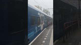 Blauwnet Flirt3 komt binnen op het station van Borne richting Almelo Wierden Nijverdal en Zwolle [upl. by Keil851]