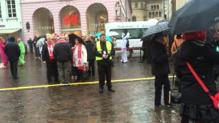 Jecken feiern in Trier trotz Regen und Kälte die Weiberfastnacht [upl. by Siulesoj681]