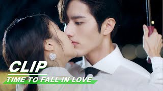 Clip Xixi couples passionate kiss in the rain  Time to Fall in Love EP16  终于轮到我恋爱了  iQIYI [upl. by Phyllis556]