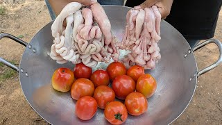 Braised Chitterlings with Tomato  Chitlins Cooking and Eating  Kdeb Sister [upl. by Aitekram]