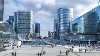 FRANCE  LIMMOBILIER DANS LE QUARTIER DE LA DEFENSE SECROULE [upl. by Kezer]