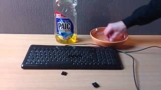 Nettoyer un clavier dordinateur  Entretenir votre PC  Démonter les touches [upl. by Zul]