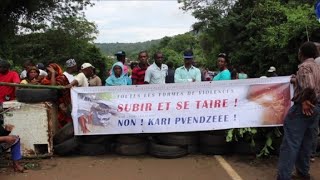 Mayotte des barrages routiers pour dénoncer linsécurité [upl. by Siryt]