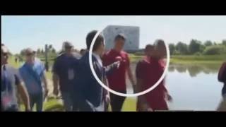 CRISTIANO RONALDO HACE BERRINCHE CON REPORTERO Y LE TIRA EL MICROFONO AL AGUA [upl. by Batchelor]