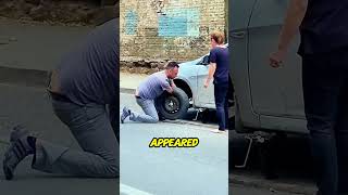 Armless Man Changes Tire❤️ [upl. by Isle204]