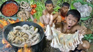 Primitive Technology  Cooking Pig Intestine Mukbang For Food [upl. by Htezzil460]