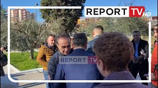 Report TV Balla dhe Baçi shtrëngojnë duart gjatë kremtimit të Krishtlindjes në Fier [upl. by Coralyn]