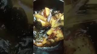 Deliciousyet simple and healthy Aloo begun diye Macher jhol😋🤤Bengali styleNonveg recipeshorts [upl. by Chung]