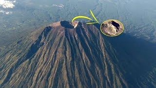 Penampakan Puncak Gunung Agung dari Citra Satelit Perhatikan Lubang Besar Ini [upl. by Bassett]