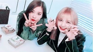 BLACKPINK Rosés Accent is rubbing off on Lisa Chaelisa [upl. by Dodie]