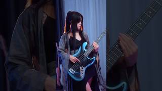 So this is the song for beginners to play bass Hysteria Hysteria Muse  Bass cover guitar [upl. by Rama]